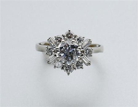 Lot image - Diamond Cluster Ring