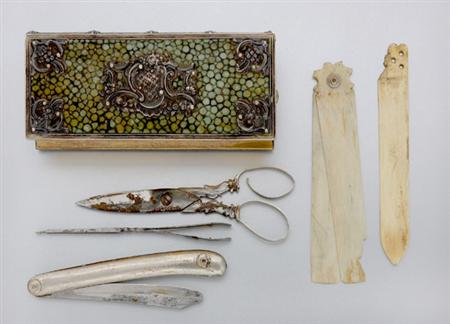 Lot image - Necessaire and Scissor