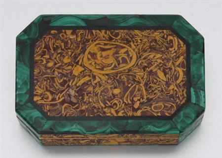 Lot image - Snuff Box