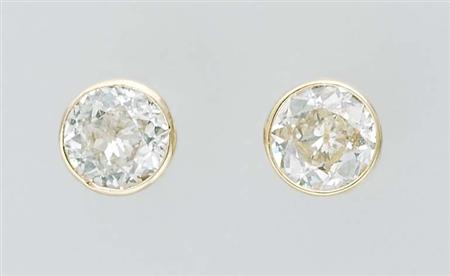 Lot image - Pair of Diamond Stud Earrings