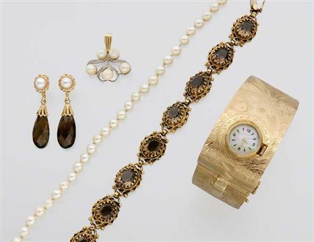 Lot image - A Lot of Miscellaneous Jewelry