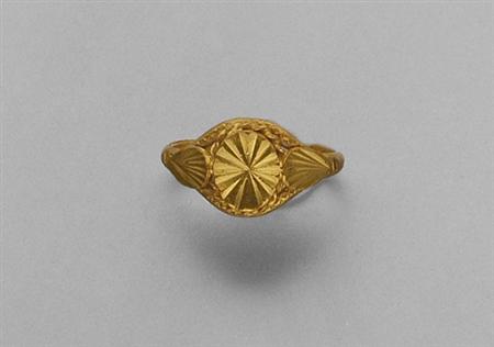 Lot image - Gold Ring