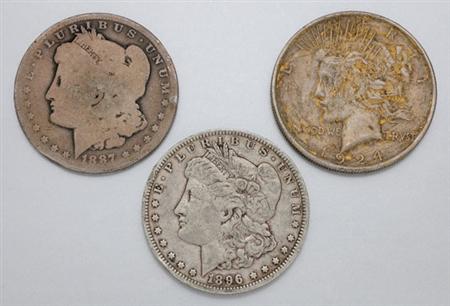 Lot image - Group of Assorted U.S. and Foreign Coins