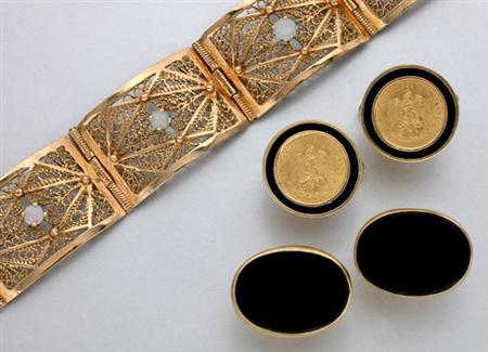 Lot image - Group of Cufflinks and Bracelet