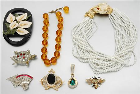Lot image - Lot of Miscellaneous Costume Jewelry