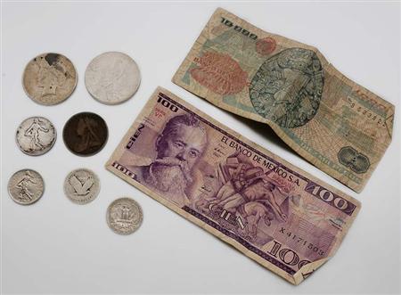 Lot image - Group of Assorted U.S. and Foreign Coins and Currency