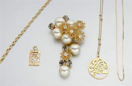 Lot image - Group of Assorted Jewelry