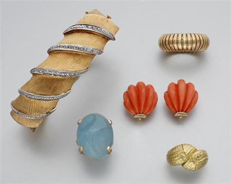 Lot image - Group of Jewelry