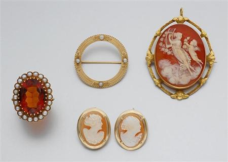 Lot image - Group of Jewelry