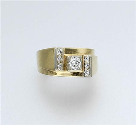 Lot image - Gentlemans Gold and Diamond Ring
