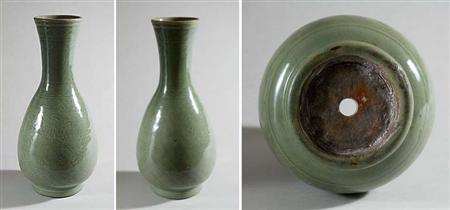 Lot image - Chinese Longquan Celadon Vase