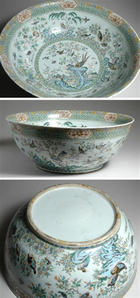 Lot image - Chinese Export Famille Verte Glazed Porcelain Bowl