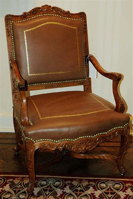 Lot image - Regence Style Carved Beechwood Fauteuil a la Reine