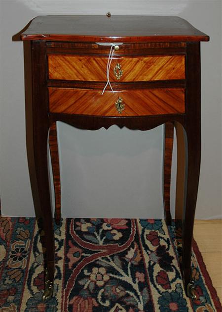 Lot image - Louis XV Kingwood Table en Chiffonniere