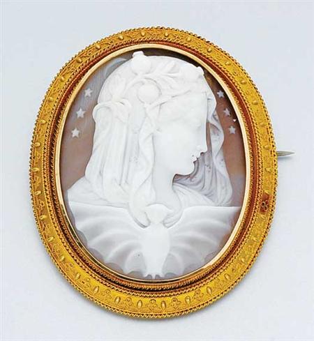 Lot image - Antique Gold and Shell Cameo Pendant-Brooch