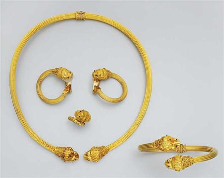 Lot image - Suite of Gold Animal Head Jewelry