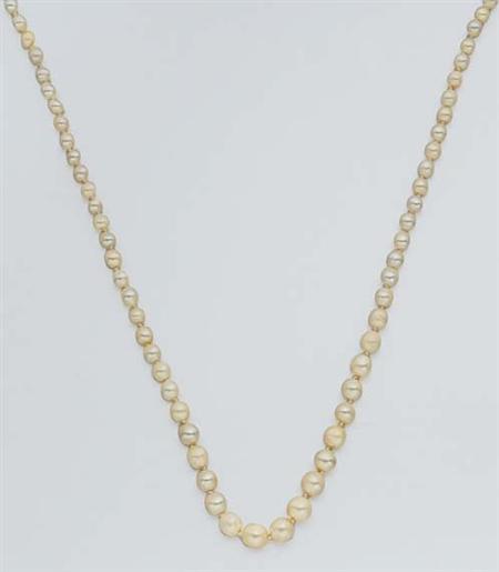 Lot image - Natural Pearl Necklace with Emerald and Diamond Clasp