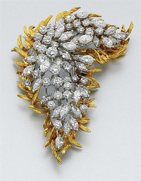 Lot image - Diamond Cluster Clip-Brooch with Gold Jacket