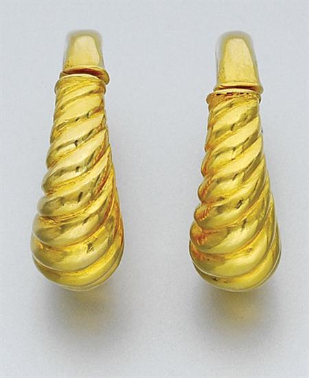 Lot image - Pair of Gold Hoop Earclips