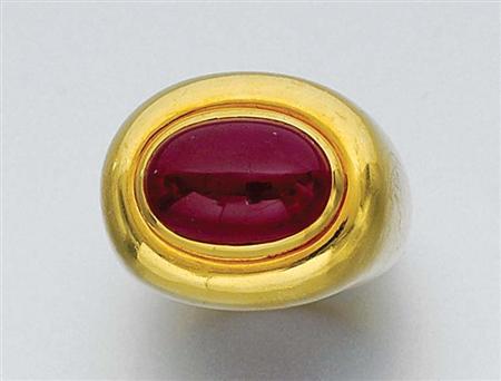 Lot image - Gold and Cabochon Ruby Ring