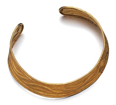 Lot image - Gold Choker Necklace