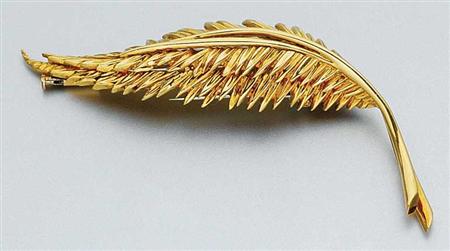 Lot image - Gold Leaf Clip-Brooch