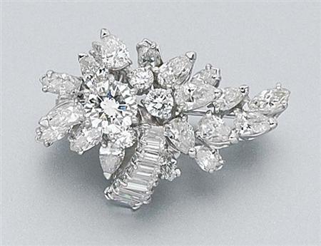 Lot image - Diamond Cluster Brooch