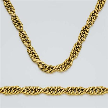 Lot image - Gold Chain Necklace and Bracelet