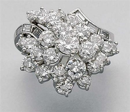 Lot image - Diamond Cluster Ring