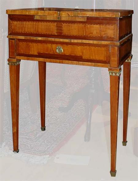 Lot image - Louis XVI Inlaid Kingwood Poudreuse