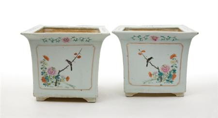 Lot image - Pair of Chinese Export Porcelain Jardinieres