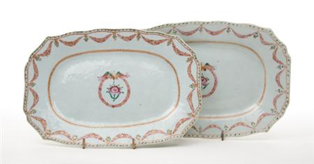 Lot image - Pair of Chinese Export Porcelain Platters