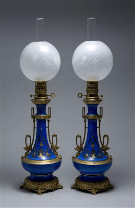 Lot image - Pair of Victorian Style Gilt-Metal, Porcelain and Frosted Glass Lamps