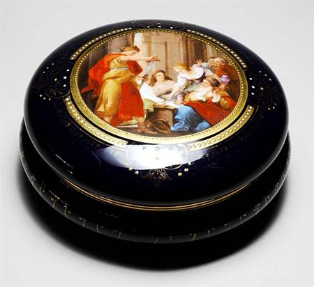 Lot image - Czechoslovakian Porcelain Box