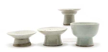 Lot image - Group of Four Korean Pedestal Dishes
