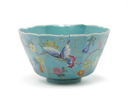 Lot image - Chinese Famille Rose Glazed Porcelain Bowl