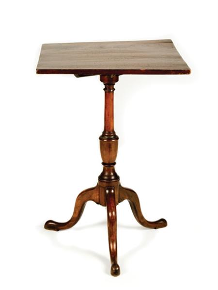 Lot image - Chippendale Mahogany Tilt-Top Tripod Stand
