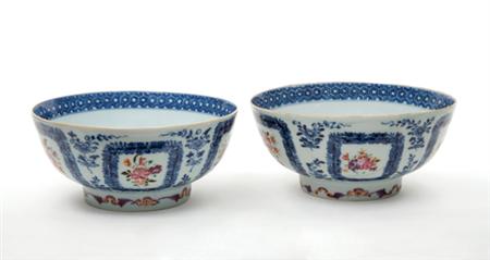 Lot image - Pair of Chinese Export Porcelain Bowls