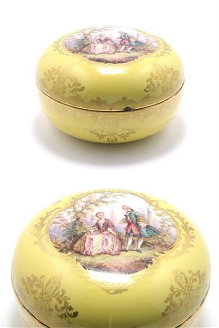 Lot image - Meissen Gilt Decorated Porcelain Box