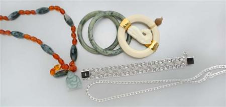 Lot image - Assorted Group of Jewelry