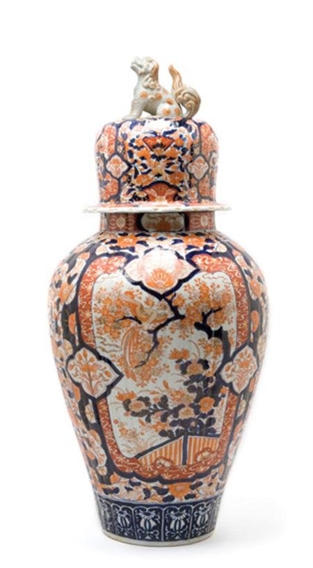 Lot image - Japanese Imari Porcelain Covered Temple Vase
