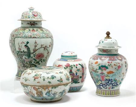 Lot image - Group of Four Chinese Famille Rose Glazed Porcelain Articles