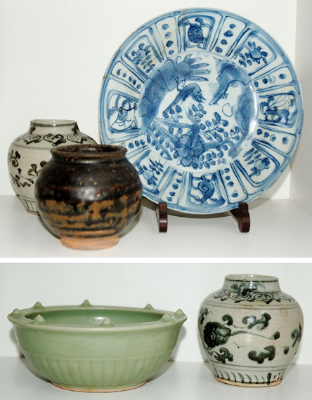 Lot image - Group of Three Blue and White Glazed Porcelain Articles