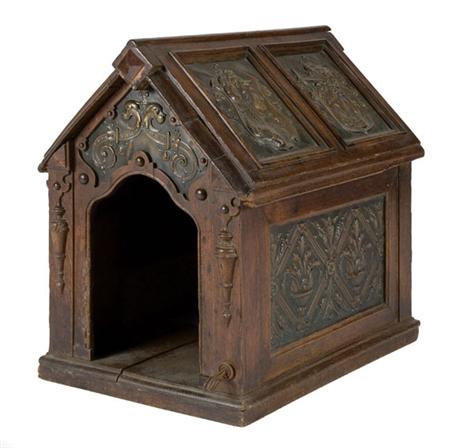 Lot image - Renaissance Revival Carved Oak Dog House