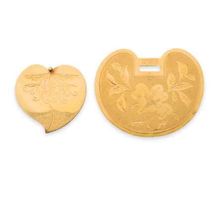 Lot image - Gold Pill Box and Pendant