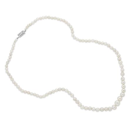 Lot image - Natural Pearl Necklace with Diamond Clasp