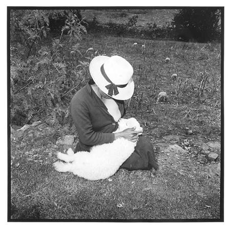 Lot image - [PHOTOBOOK]  SOLOMON, ROSALIND (b. 1930). Women: Matter and Spirit. A Portfolio of Eight Photographs