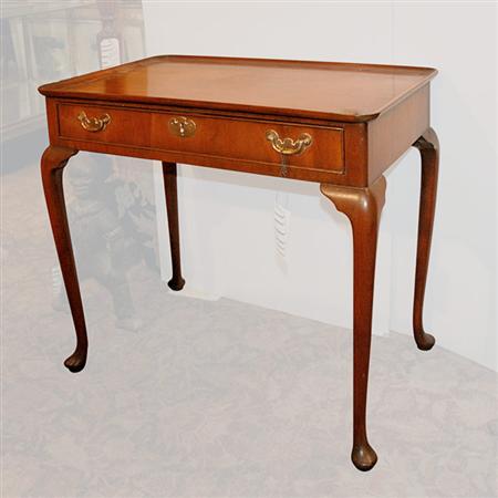 Lot image - Kittinger Colonial Williamsburg Reproduction Mahogany Tray Top Side Table