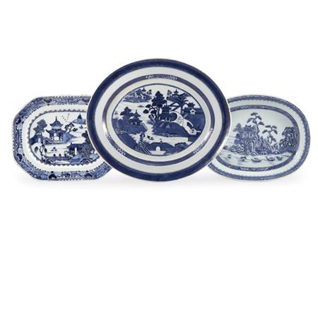 Lot image - Three Chinese Export Blue and White Porcelain Articles