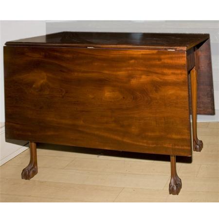 Lot image - Chippendale Mahogany Drop-Leaf Table